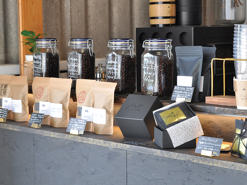 深煎り珈琲のステレオタイプを覆すこだわりの珈琲とカヌレを楽しんで