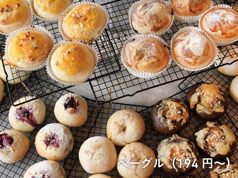 ピンク色の可愛い雰囲気に心躍るもちっとベーグルが人気のベーカリー