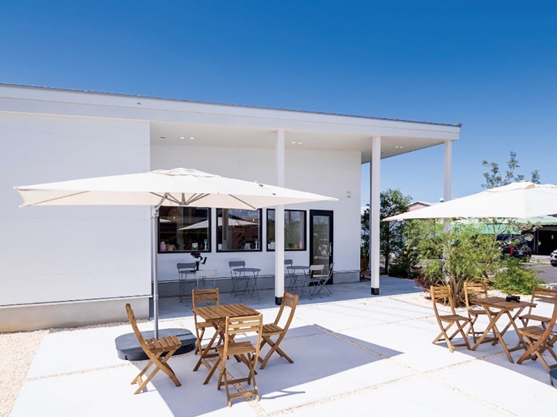 ピンク色の可愛い雰囲気に心躍るもちっとベーグルが人気のベーカリー