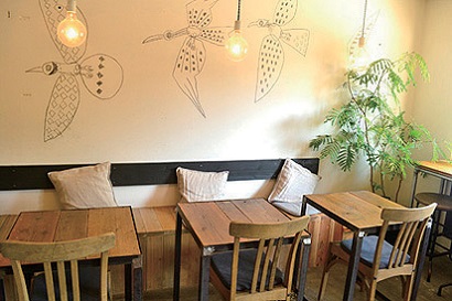 旬の美味しさを閉じ込めた彩りサンドを週替わりで提供