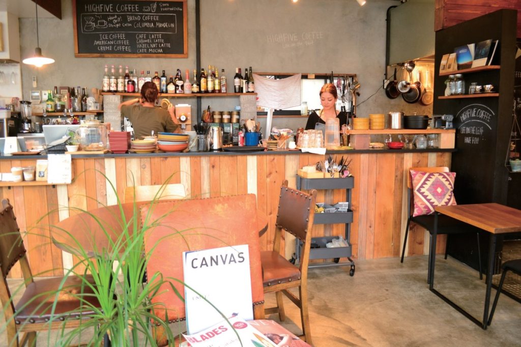 ”ヘルシーをテーマにメニューを一新！アウトドアショップ併設の開放感に溢れたカフェ