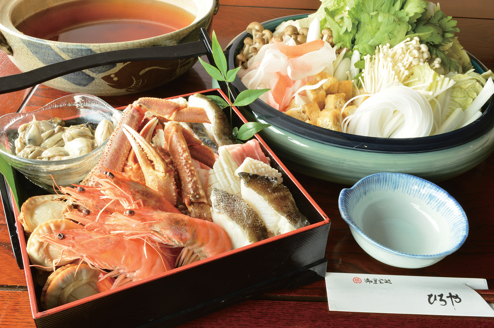 『老舗魚屋の「寿司･天ぷら」ひろや』老若男女が訪れる善通寺の名店。約6種の海鮮が入った寄せ鍋で楽しいひと時を