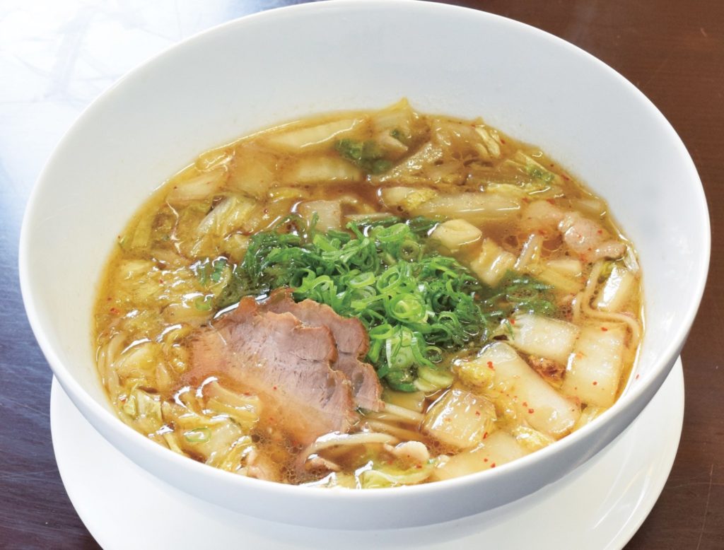 ドーン！と“骨付鳥”が乗った「ジャンボラーメン」が登場！