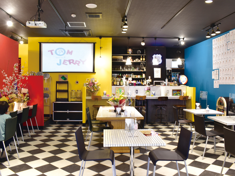 昼飲みOK！食事も終日楽しめる街中のオアシス