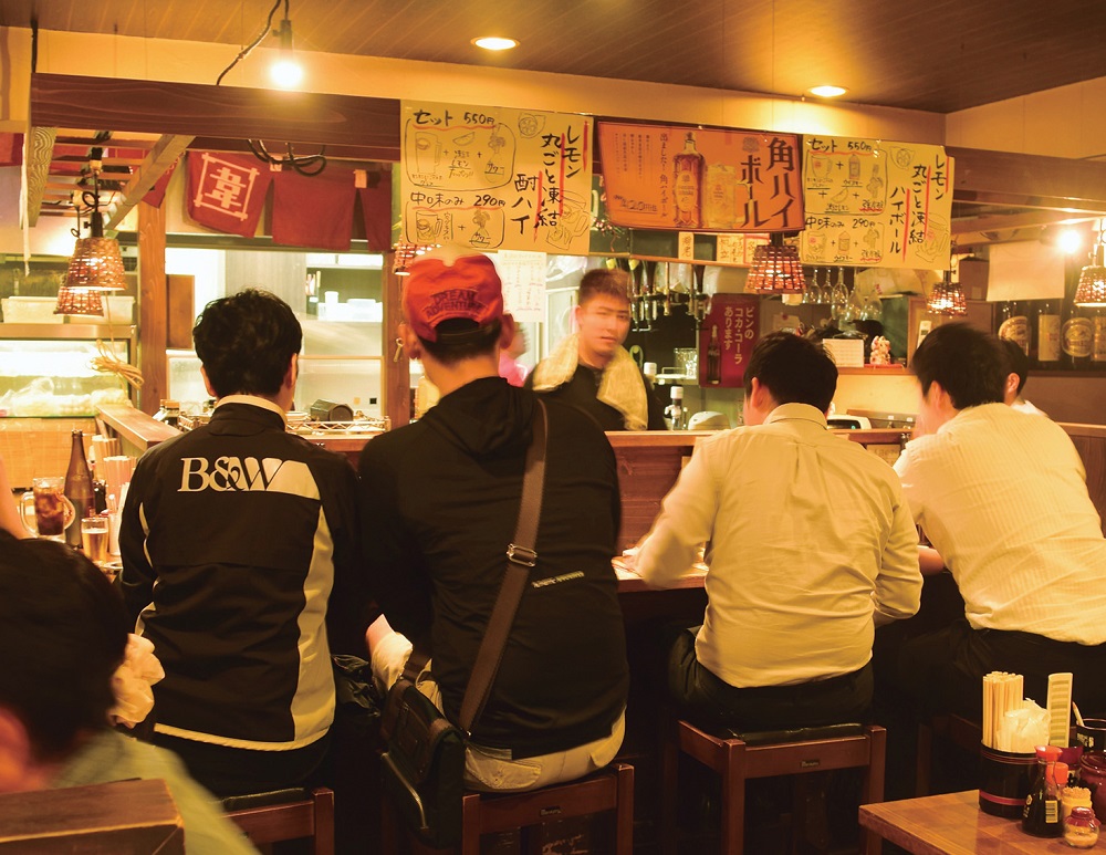 『韋駄天』昼間から飲めるのが人気の理由幅広い世代に愛される串揚げが自慢の居酒屋