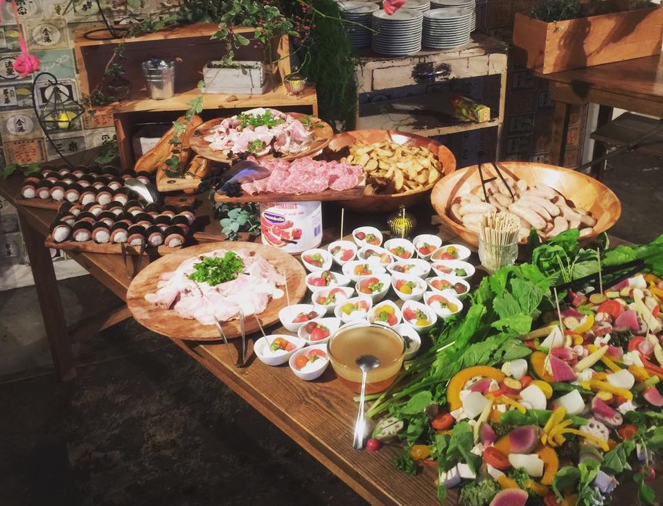 スクールバス仕様の大型キッチンカーが お客様の心に残るイベントを演出！