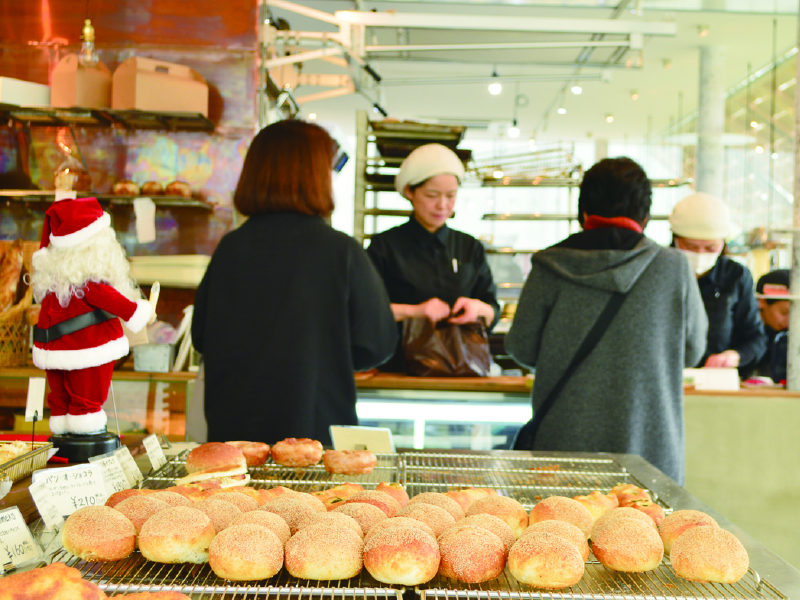 『不二ベーカリー rétro』再開を待ちわびていた人で連日賑わう魅惑のパン屋