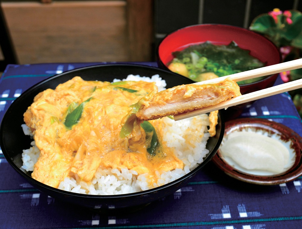『田舎　イナカ』黄金色のふんわり卵のせ♪ダシ香るそば屋の絶品カツ丼