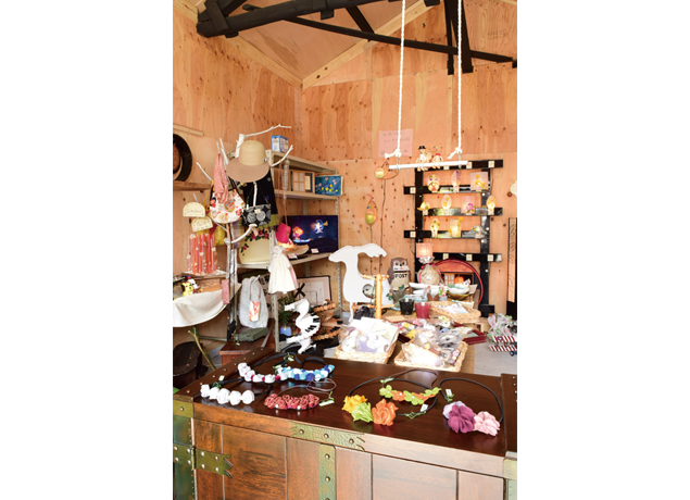 『創作雑貨 いろ彩　ソウサクザッカ イロイロ』作家の心のこもった1点ものが集まる創作雑貨店