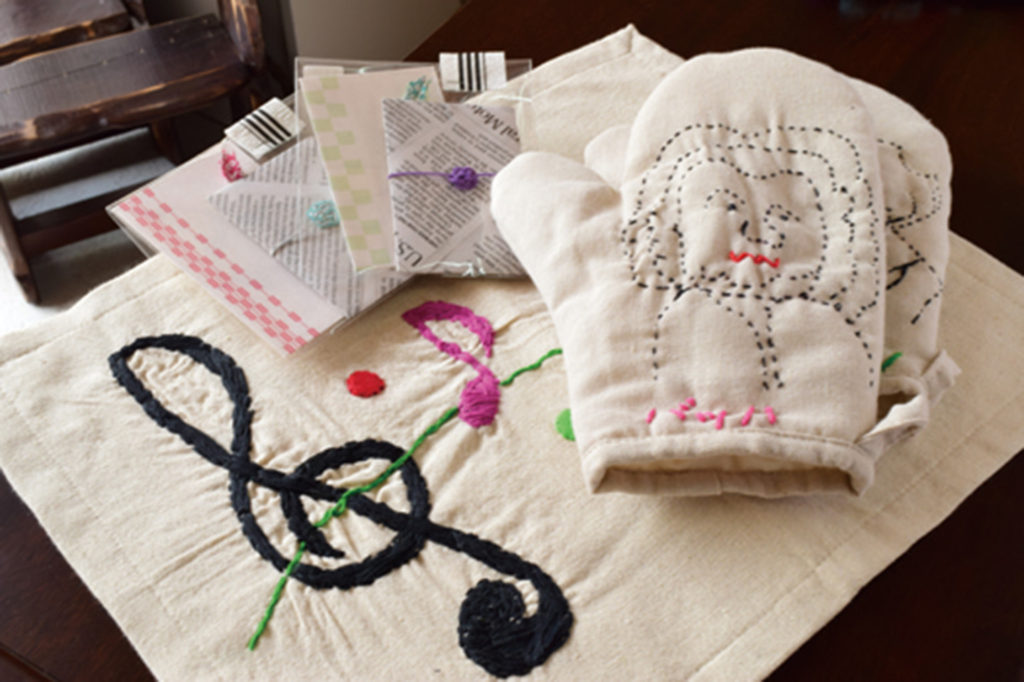 『創作雑貨 いろ彩　ソウサクザッカ イロイロ』作家の心のこもった1点ものが集まる創作雑貨店