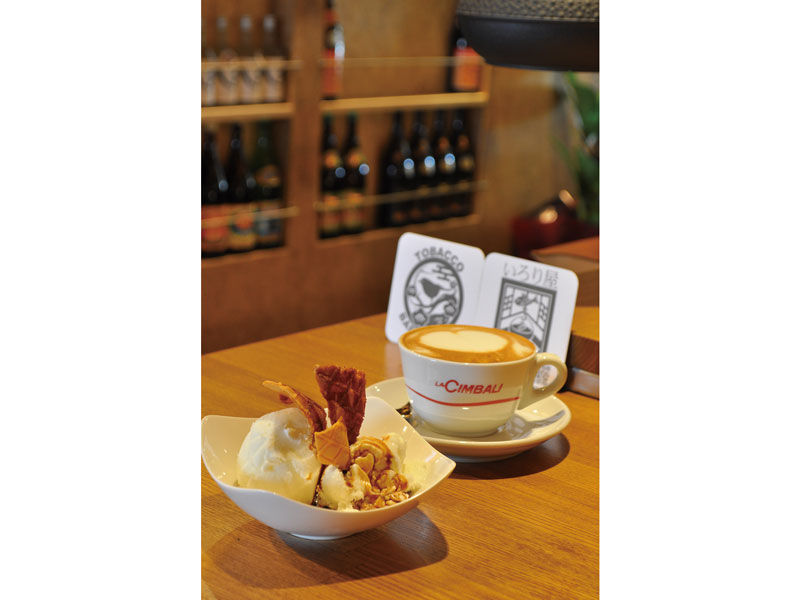 囲炉裏とコーヒーを楽しめる隠れ家バールがOPEN！