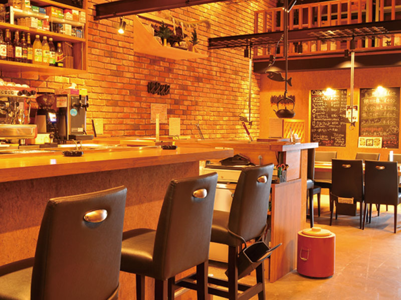 囲炉裏とコーヒーを楽しめる隠れ家バールがOPEN！