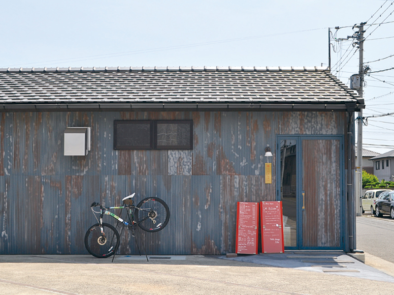 お酒と合うケーキと料理のお店