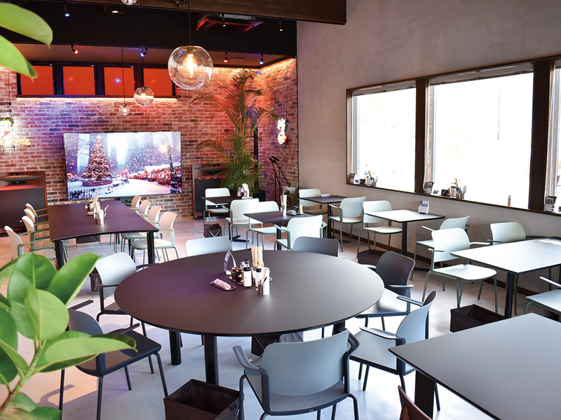 じゃこ丸　カフェ店内