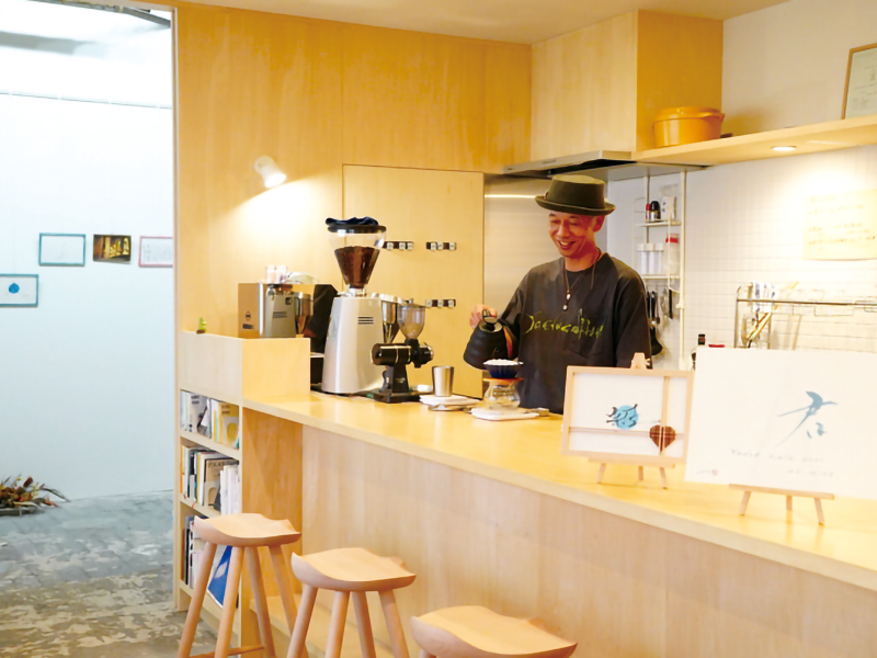 『蛙珈琲&gallery kaeru』書作家“幸多”さんが営むコーヒーとあんこのお店【香川県高松市丸亀町】