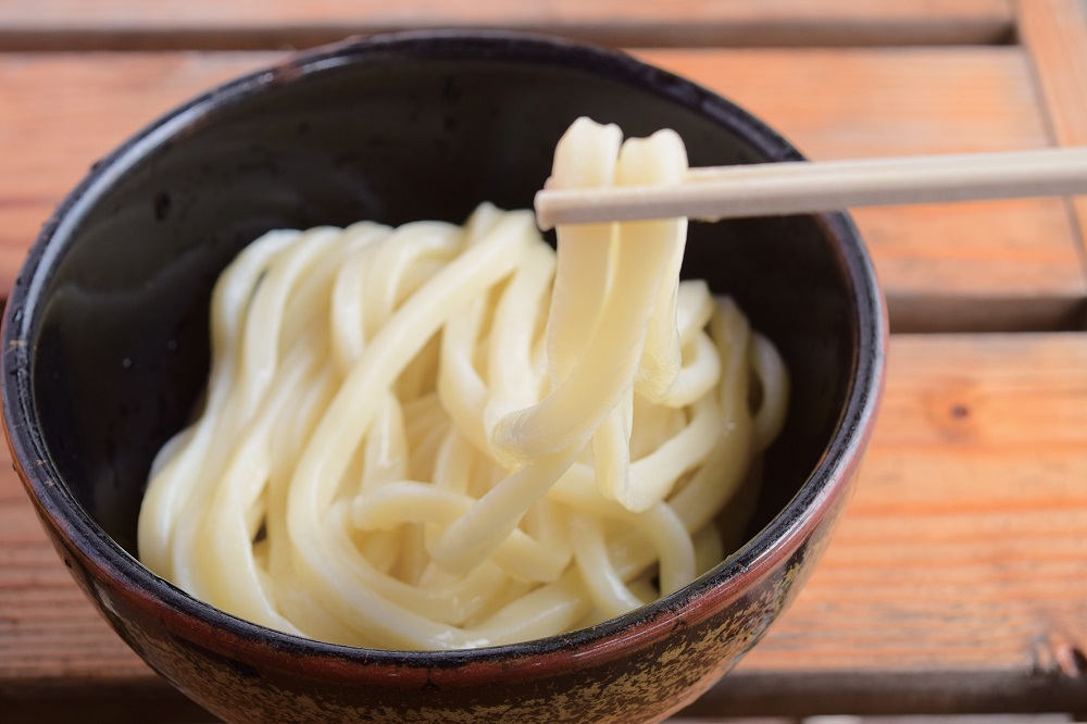 『手打ちセルフうどん海侍』噛むほどに旨さを感じる中太麺”製麺の謎”を食べて解き明かせ！