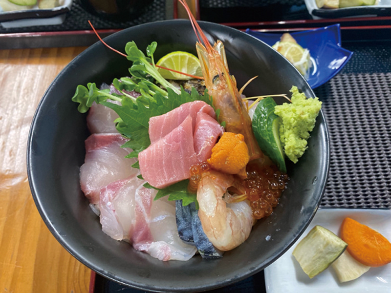 『お食事処 海陽』海を眺めながら鮮魚を堪能できる港町の食事処【香川県観音寺市港町】