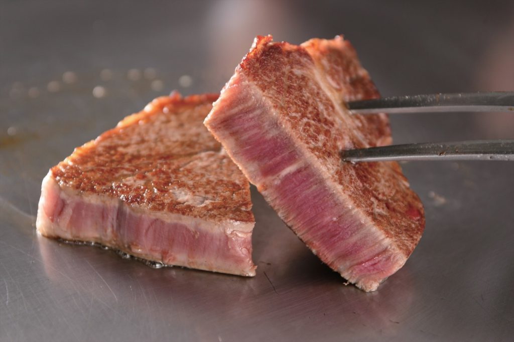 『ＫＯＢＥ　ＢＥＥＦ　香音』穏やかな時が流れる空間で極上の神戸牛をじっくり味わう贅沢