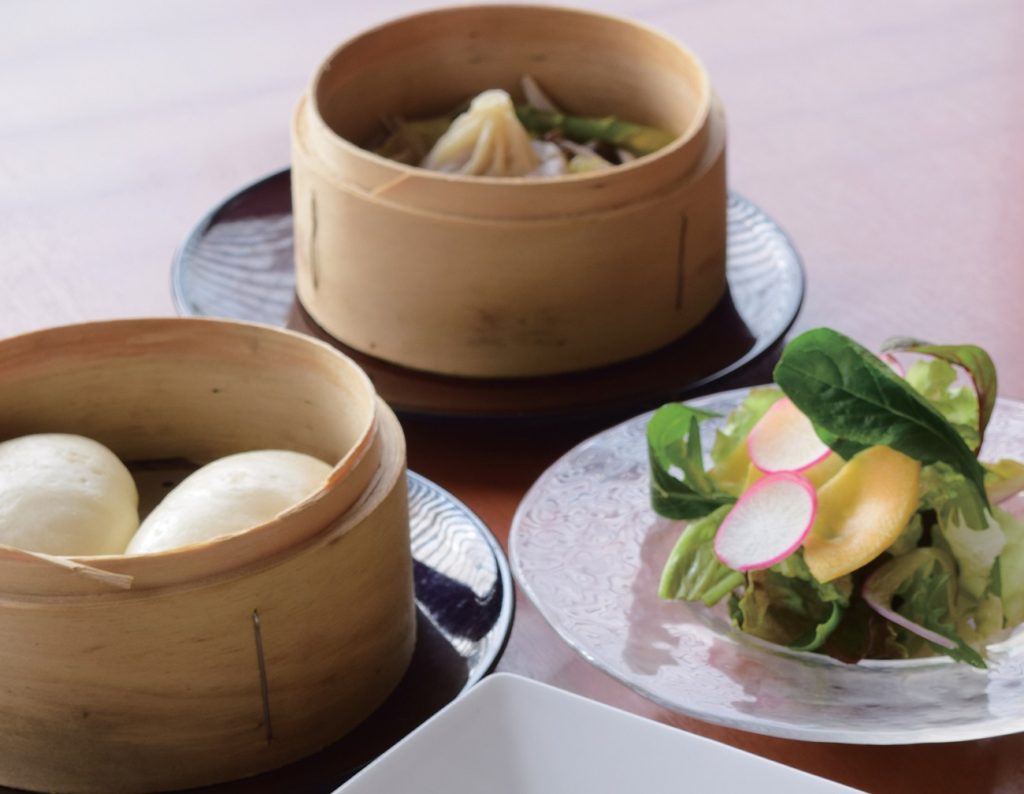 『Dining　Cafe　ca.to.cha』柔らかくてジューシーな豚の角煮をモチモチ食感のカーポーで包んで召し上がれ