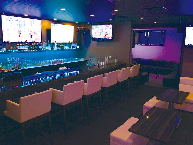 気軽に過ごせるBARで美味しいお酒片手に乾杯！