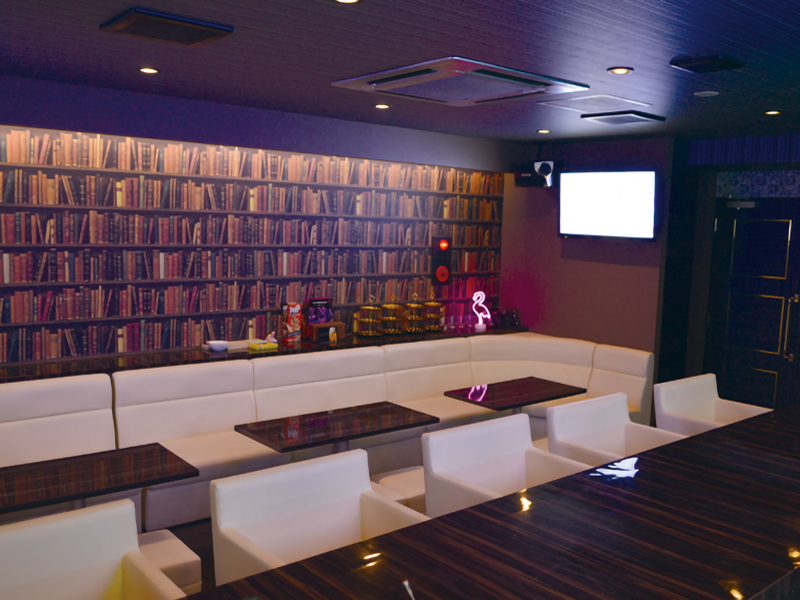 気軽に過ごせるBARで美味しいお酒片手に乾杯！