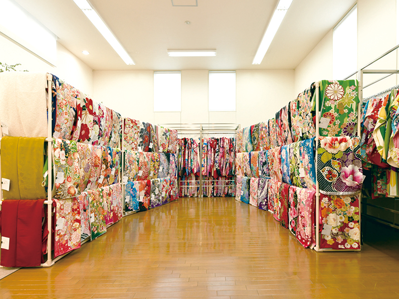 香川県随一の取り揃えを誇る振袖館が誕生！