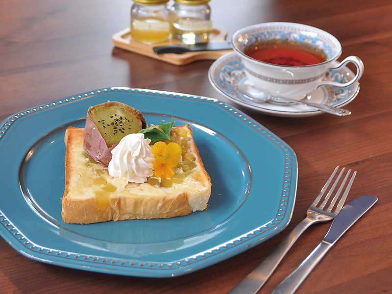 絵画の中に入り込んだような素敵な空間で金曜にのみOPENする癒しのカフェ