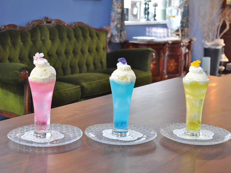 絵画の中に入り込んだような素敵な空間で金曜にのみOPENする癒しのカフェ