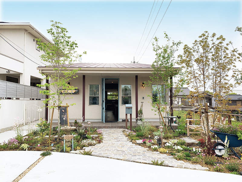 絵画の中に入り込んだような素敵な空間で金曜にのみOPENする癒しのカフェ