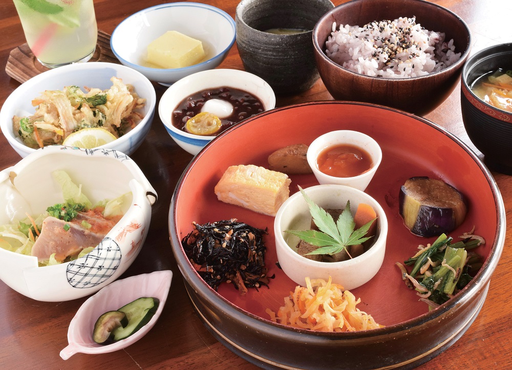 『蔵カフェ こうらく』旬の食材を使った丁寧な美味しさ料亭の味をお米と一緒に堪能しよう