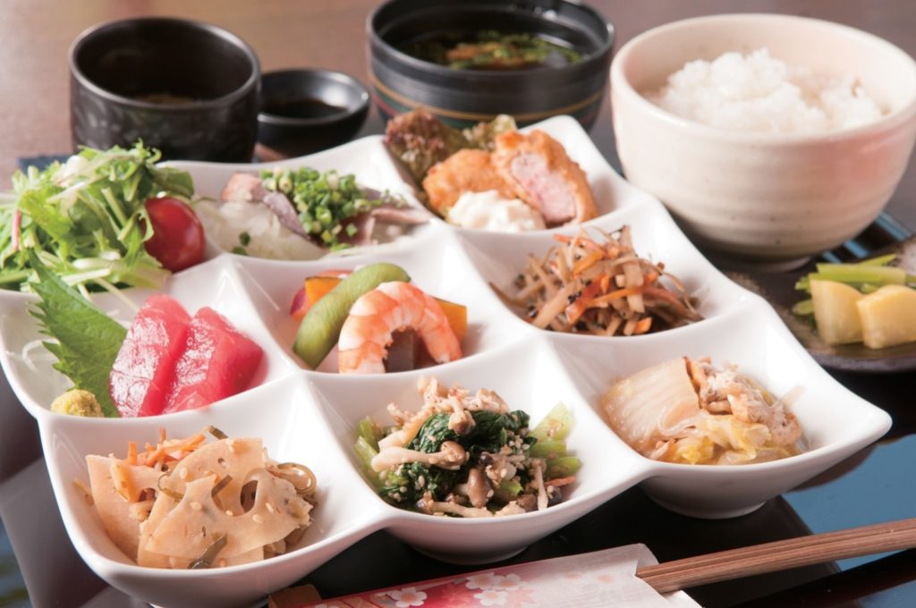 実は”３０品目以上”の食材を使用！不足しがちな栄養をチャージ！