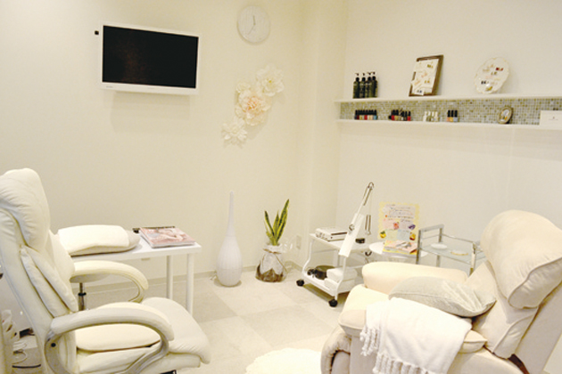 『nailsalon LÁ FIKA』「美しいフォルム」と「持ちの良さ」に定評のあるサロン