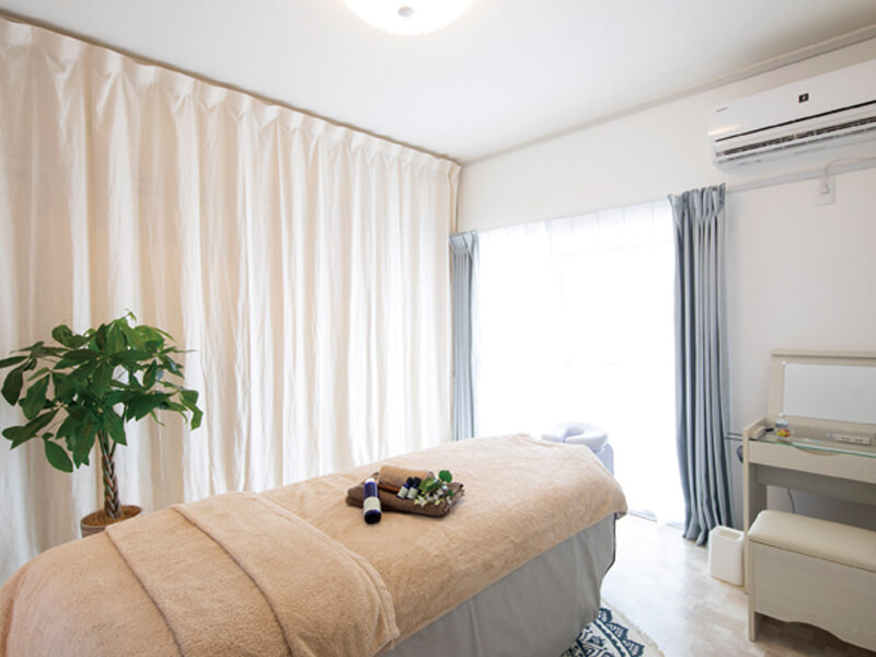 足湯から始まる贅沢オールハンドサロン