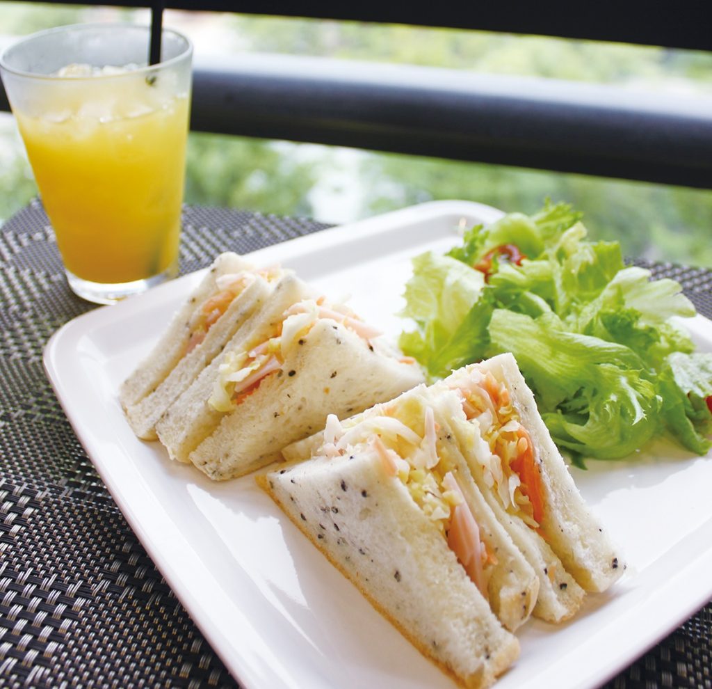 オーガニックパンを扱うカフェ