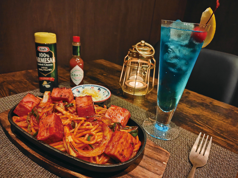 心地良い空間でお酒と食事を愉しんで