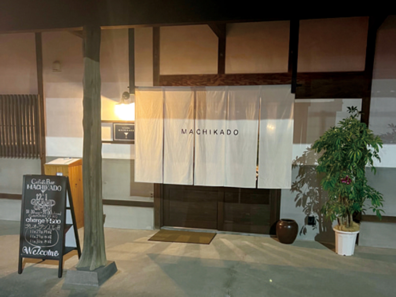 心地良い空間でお酒と食事を愉しんで