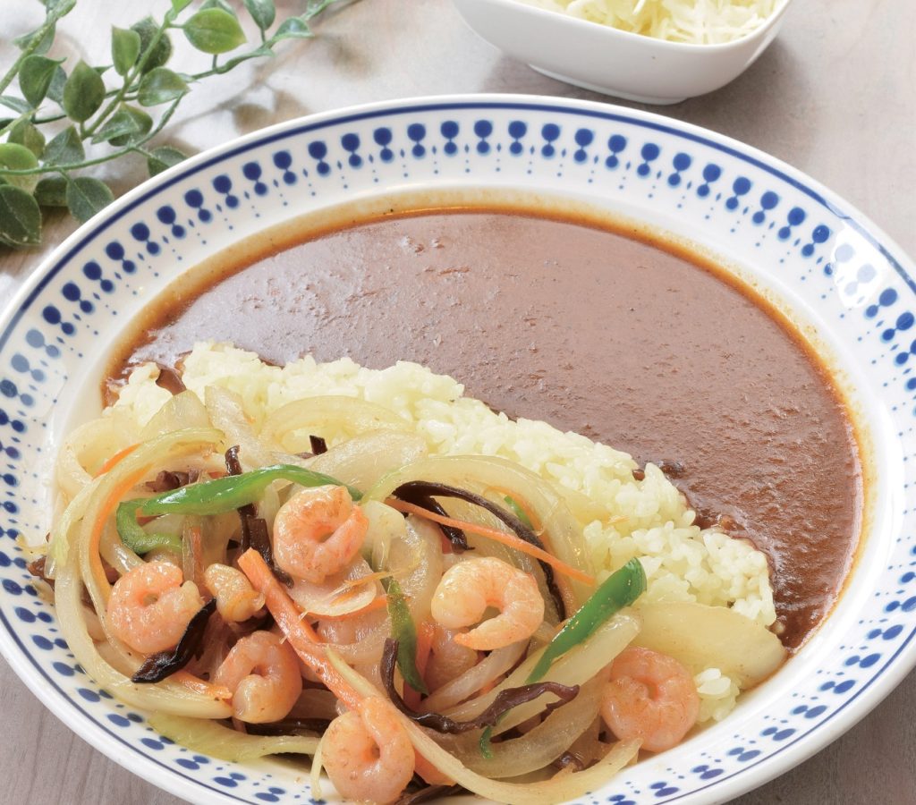 『カレーショップ マドラス』程良いスパイスが利いたカレーと種類豊富なトッピングが好相性！