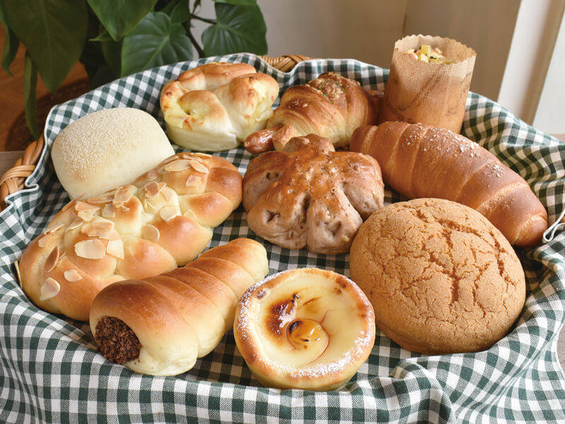 JR観音寺駅に隣接したベーカリーカフェ