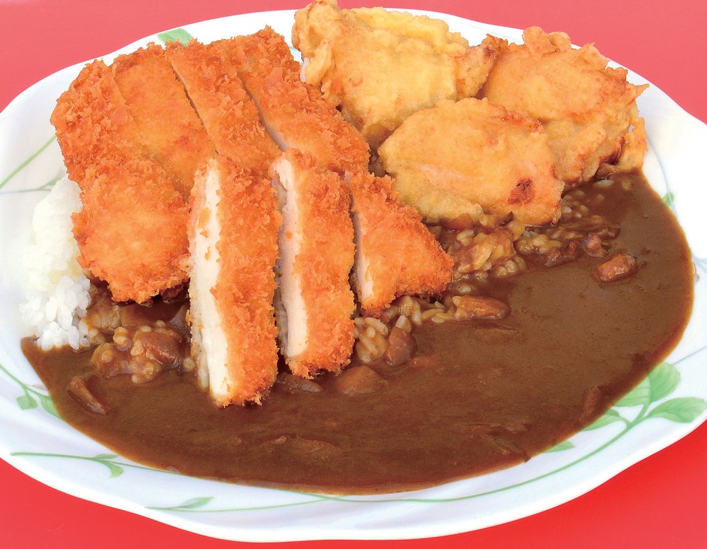 『手作りカレー＆キッチンMasara』コクのあるルーとの相性抜群！しっとり唐揚げとサクッとカツの二重奏