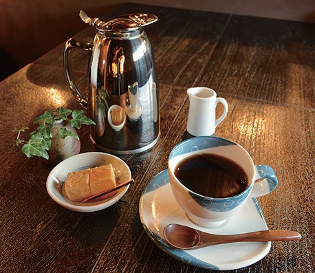 『珈琲屋　松尾』昭和の雰囲気漂うレトロモダンな空間。美味しいコーヒーと贅沢な時間を