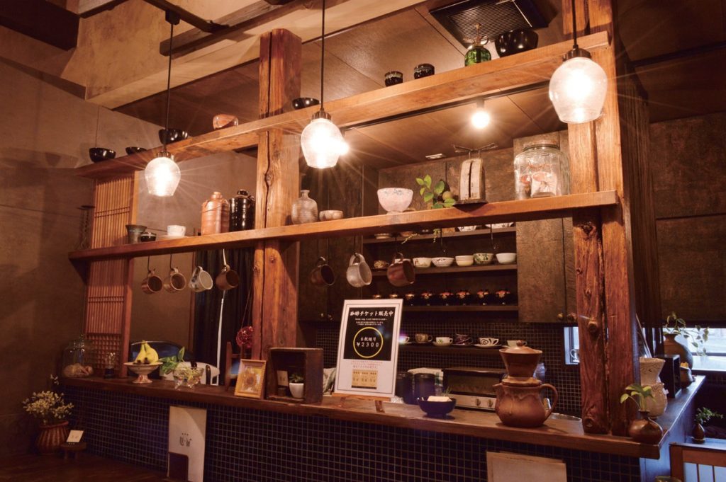 『珈琲屋　松尾』昭和の雰囲気漂うレトロモダンな空間。美味しいコーヒーと贅沢な時間を