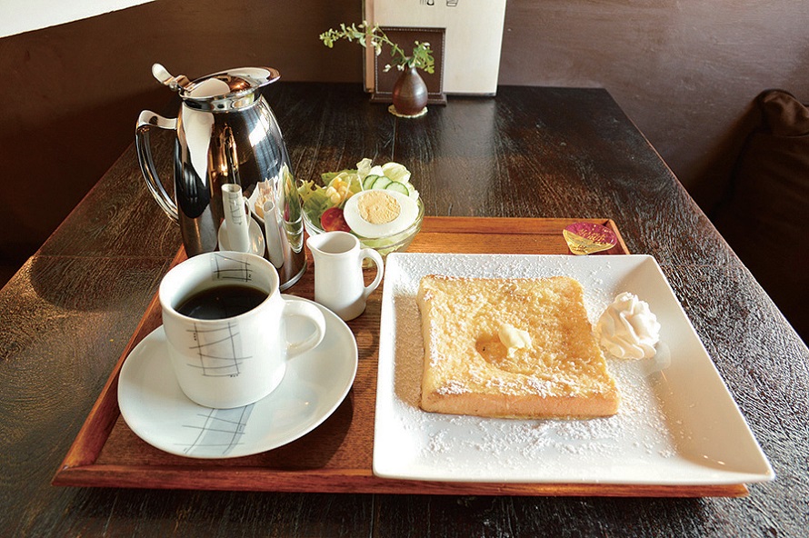 『珈琲屋　松尾』昭和の雰囲気漂うレトロモダンな空間。美味しいコーヒーと贅沢な時間を