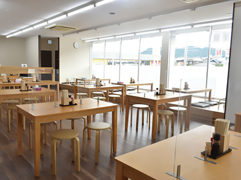 子どもから大人まで幅広い世代から愛されるうどん店