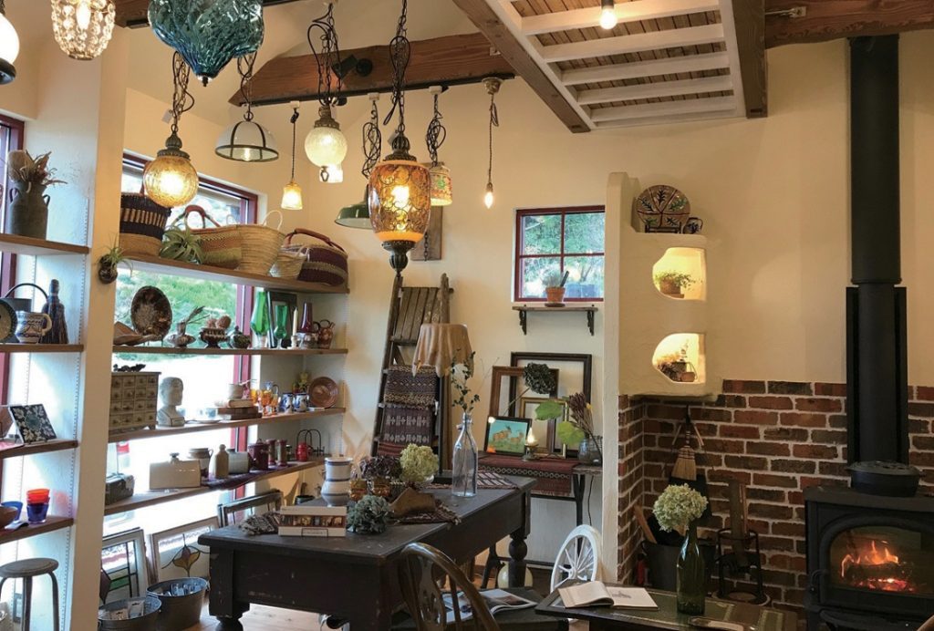 『Mia casa』世界の雑貨とアンティークの店。外国のアンティーク商品も多数