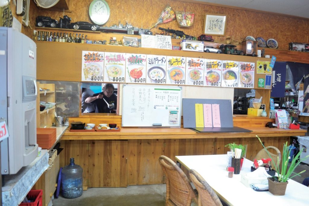 『讃岐うどん　みさと』酸味と旨味がベストマッチ！愛情いっぱいのトマトラーメン