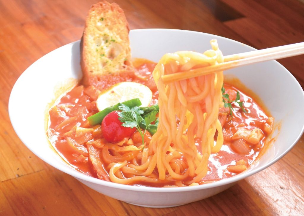 『讃岐うどん　みさと』酸味と旨味がベストマッチ！愛情いっぱいのトマトラーメン