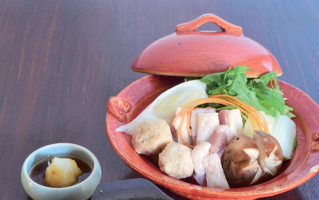 『町家Ｄｉｎｉｎｇ　三ツ矢堂』人気のアツアツグリルやピリ辛鍋、様々な形で楽しむ瀬戸赤どり