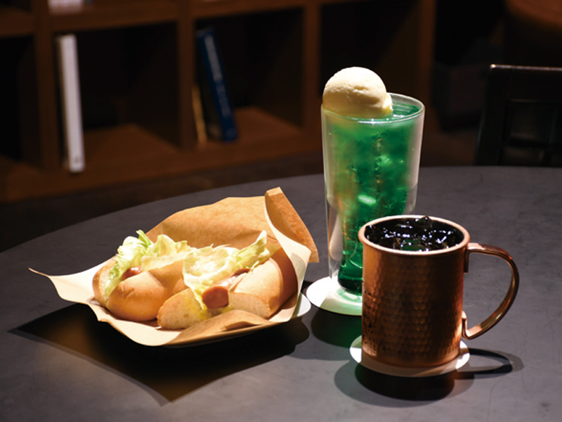 落ち着いた雰囲気の中で自分時間を愉しめるカフェ