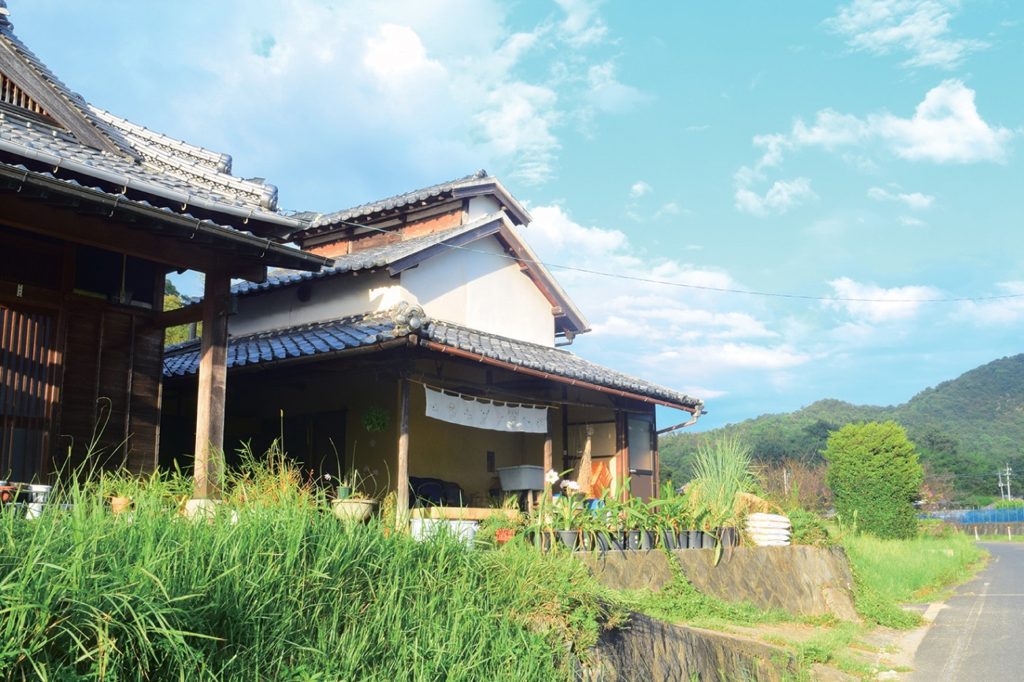 『もも屋　甚平』しっとりとした餡とお米の粒が際立つ昔懐かしのぼたもちを召し上がれ♪