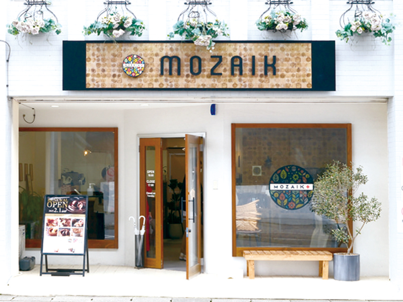 『MOZAIKストアー丸亀』店内一面に焼菓子やチョコが並ぶ夢のようなお店【香川県丸亀市浜町】